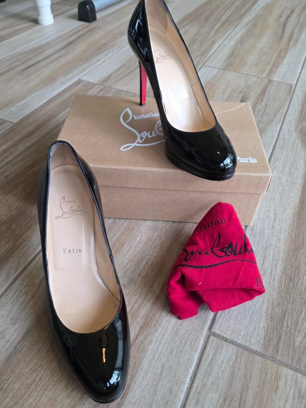Christian Louboutin New Simiple 100 Black Patent Pumps Eur. 40